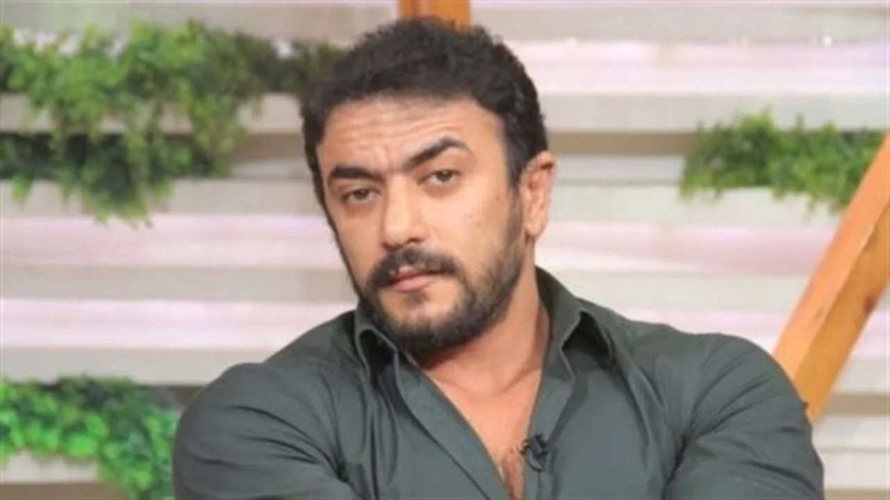 أحمد العوضي يشارك جمهوره بقطع الأضحية في عين شمس